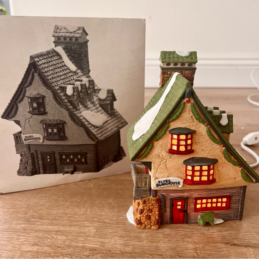 1990 Dept 56 Elf Bunkhouse North Pole Series Christmas Heritage Village With Box
